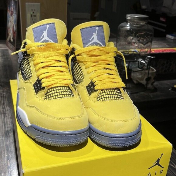 Size 11 - Jordan 4 Retro Mid Lightning - Picture 1 of 4